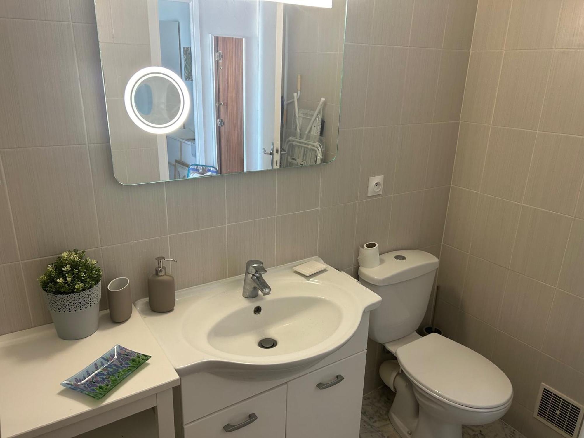 Superbe 2 Pieces Vue Mer, Piscine, Parking Antibes