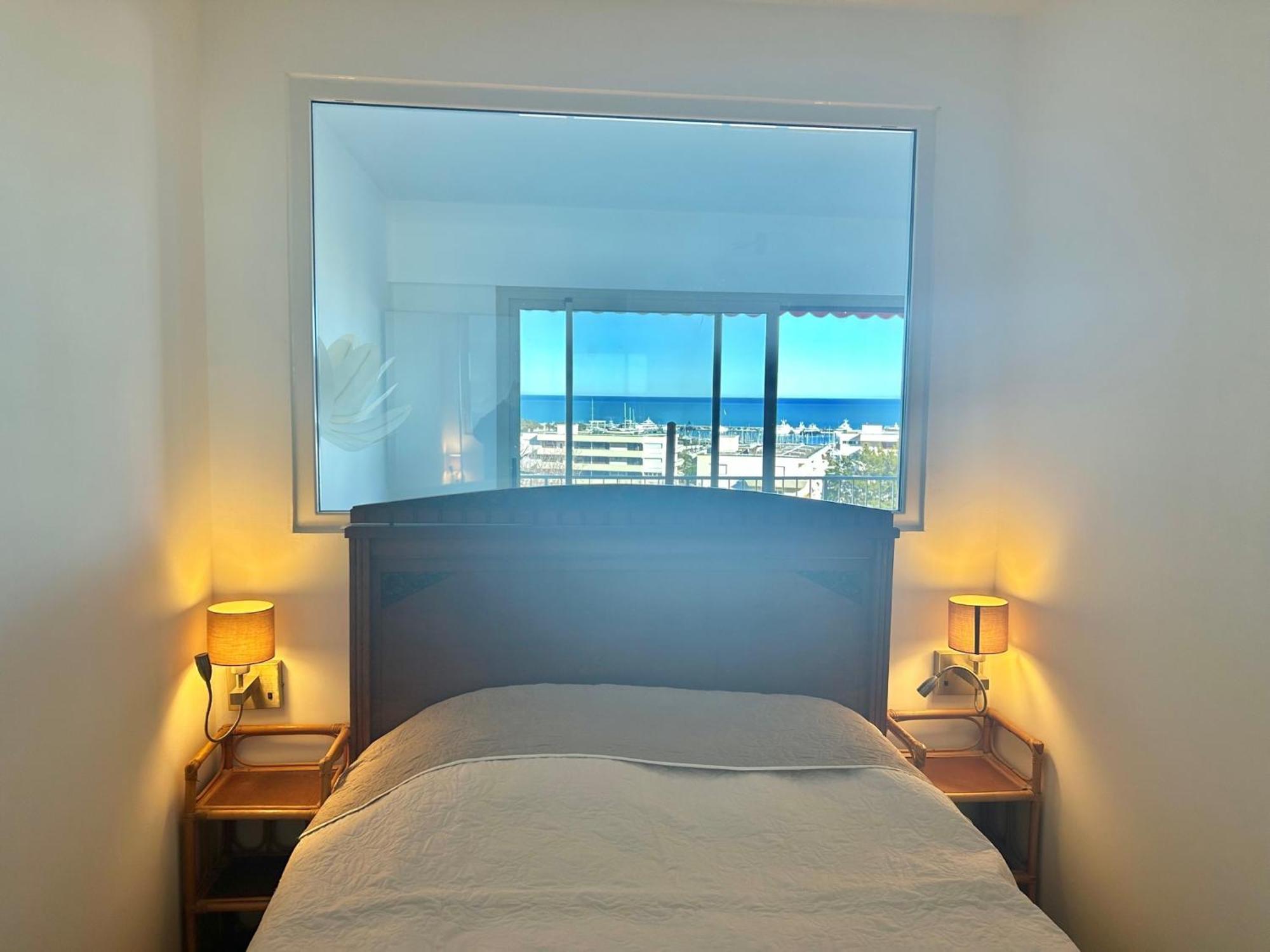 Superbe 2 Pieces Vue Mer, Piscine, Parking