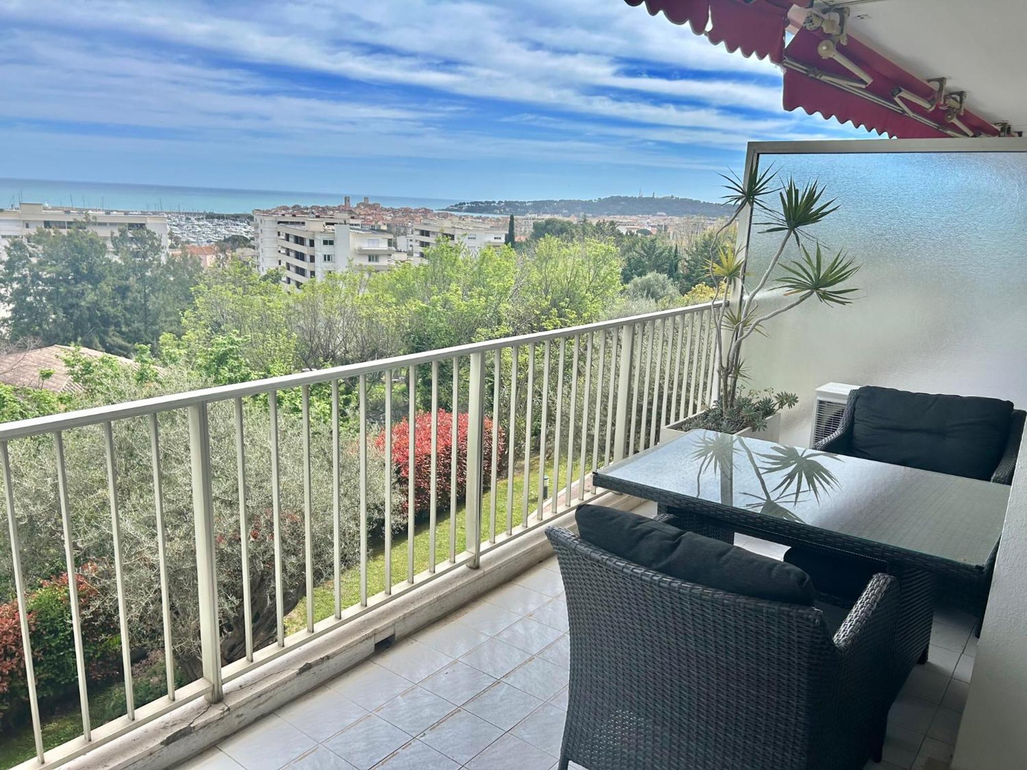 Apartment Superbe 2 Pieces Vue Mer, Piscine, Parking Antibes