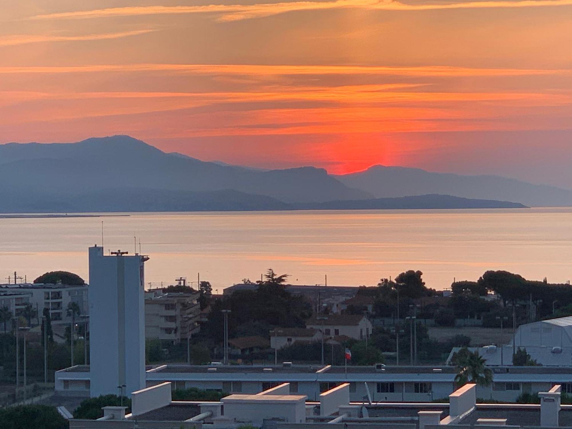 Apartment Superbe 2 Pieces Vue Mer, Piscine, Parking