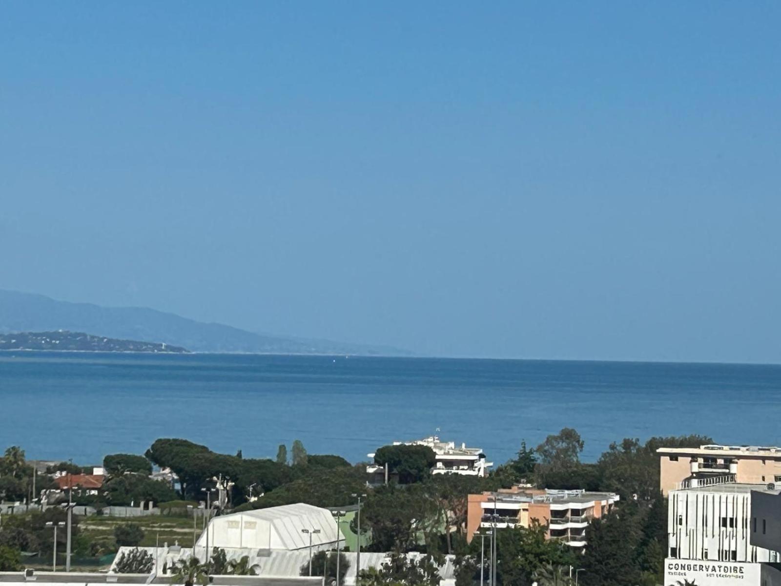 Superbe 2 Pieces Vue Mer, Piscine, Parking Apartment Antibes