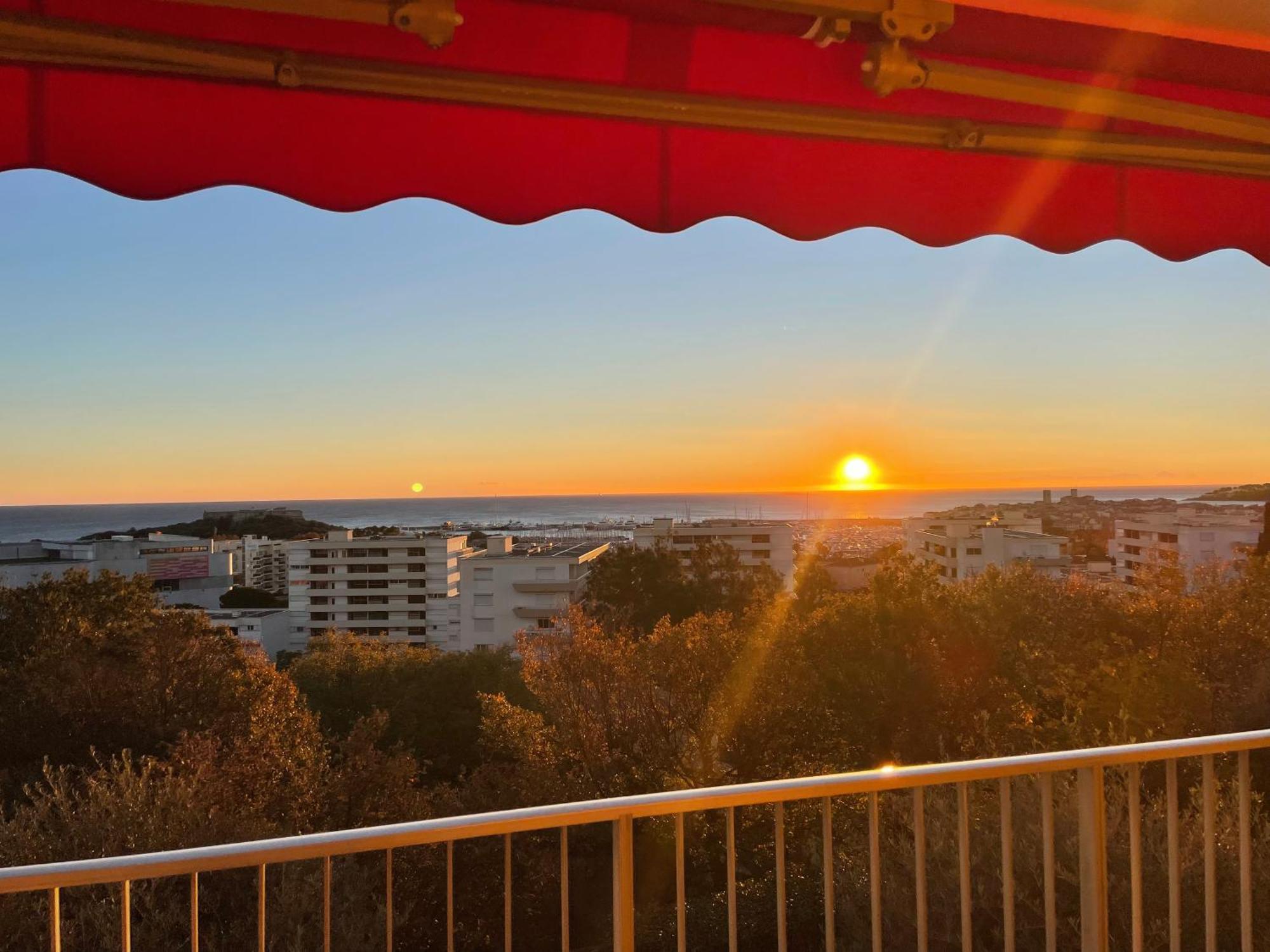 Apartment Superbe 2 Pieces Vue Mer, Piscine, Parking