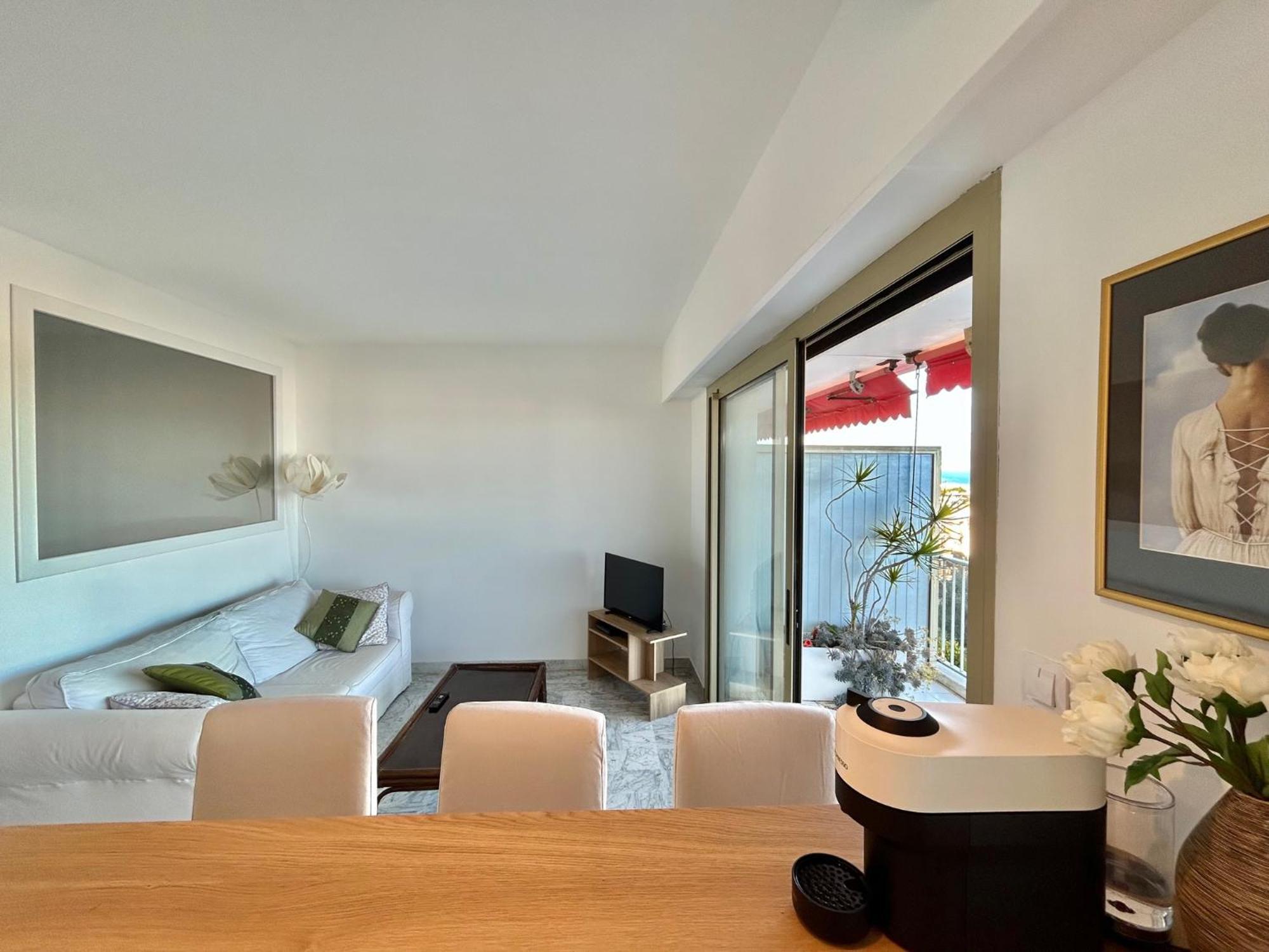 Superbe 2 Pieces Vue Mer, Piscine, Parking Antibes