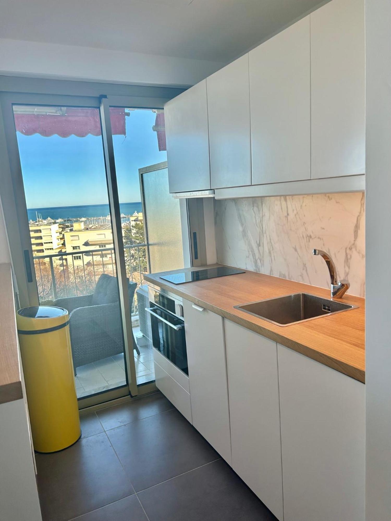 Appartement Superbe 2 Pieces Vue Mer, Piscine, Parking
