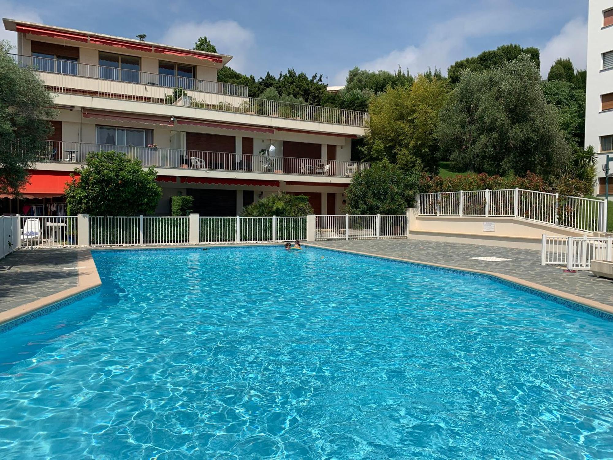 Superbe 2 Pieces Vue Mer, Piscine, Parking * Antibes