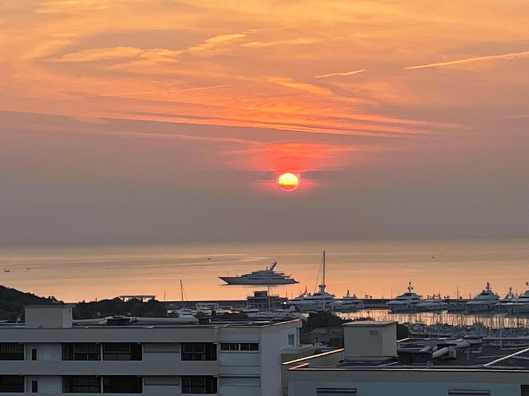 Appartement Superbe 2 Pieces Vue Mer, Piscine, Parking Antibes